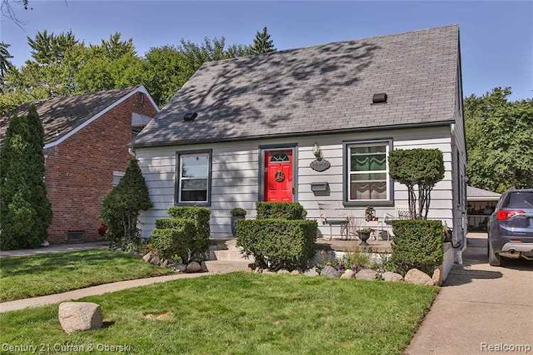 24900 Penn St Dearborn, MI 48124