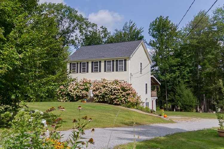 44 Maple View Dr Bradford, NH 03221