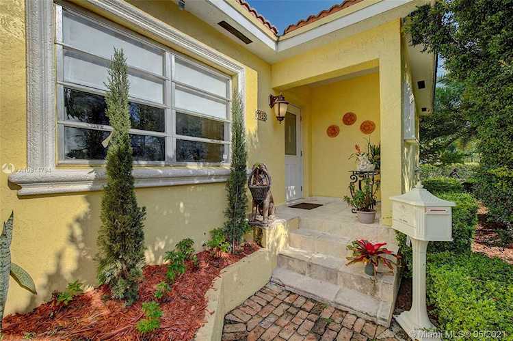 1135 SW 62nd Ave West Miami, FL 33144