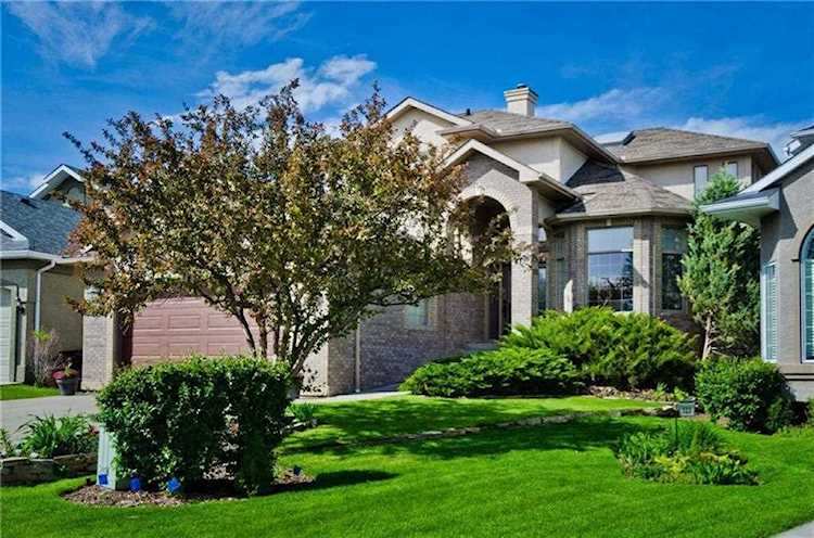 327 Valley Springs Terrace NW Calgary, AB T3B 5P7
