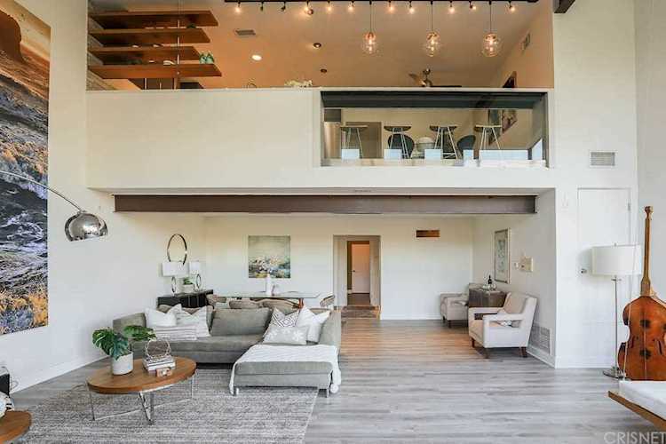 2290 Silver Ridge Avenue Silver Lake, CA 90039