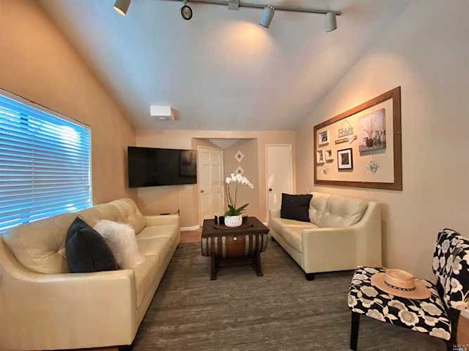405 Freeway Drive Napa, CA 94558