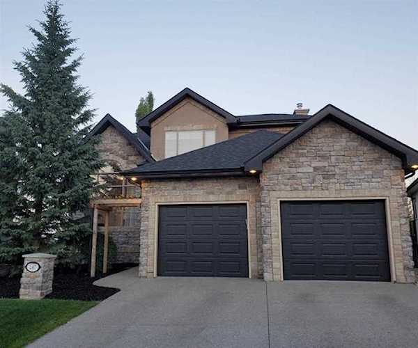 247 Valley Crest Rise NW Calgary, AB T3B 5Y4