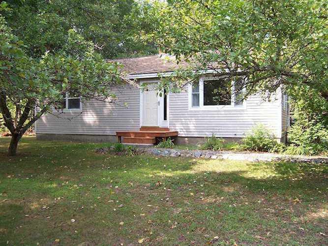 8 Candice Ln Newmarket, NH 03857