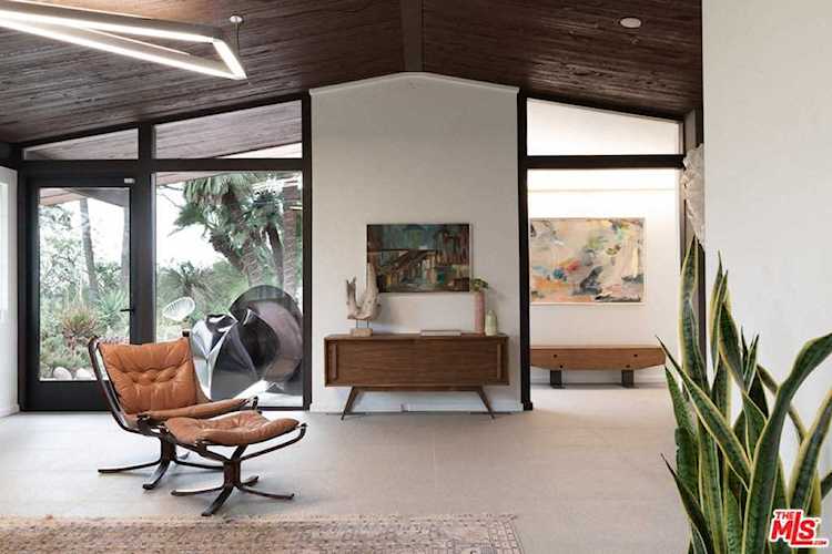 2718 Claray Drive Los Angeles, CA 90077