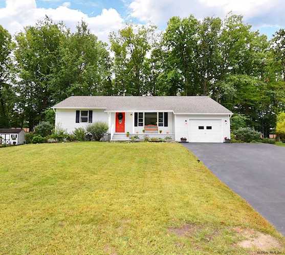 19 Orenda Sp Dr Saratoga Springs, NY 12866