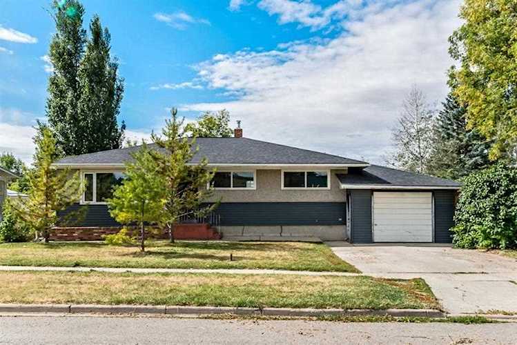 87 3 St SE High River, AB T1V 1H6