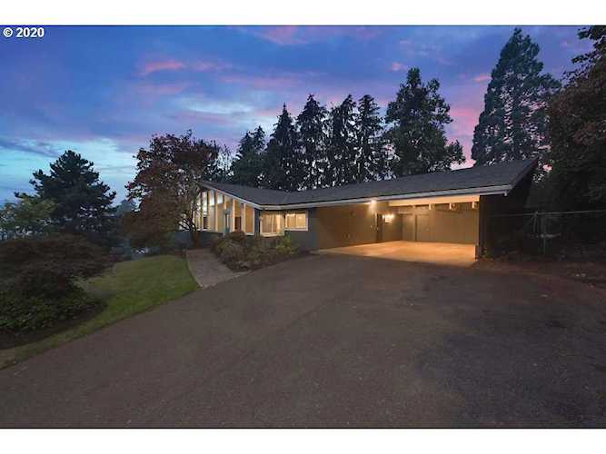 910 SW Red Hills Dr Dundee, OR 97115