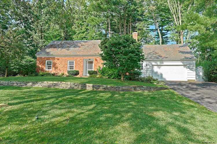 883 Inman Rd Schenectady, NY 12309