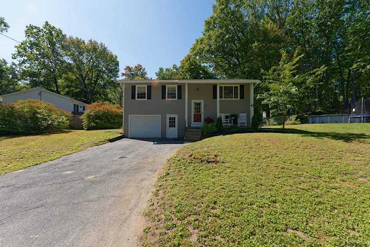 17 Holly Dr Saratoga Springs, NY 128668954