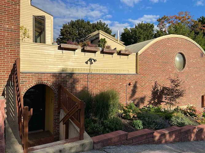 265 Pearl St #B1 Burlington, VT 05401