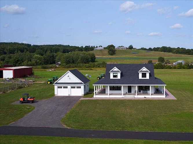 87 S Hampton Rd Amesbury, MA 01913