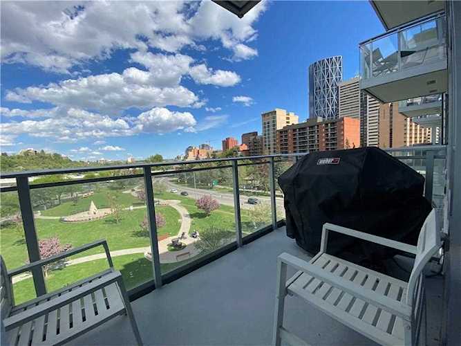 118 Waterfront Ct SW #503 Calgary, AB T2P 1K8