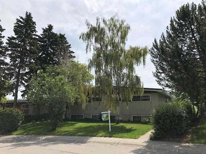 4438 Namaka Crescent NW Calgary, AB T2K 2H6