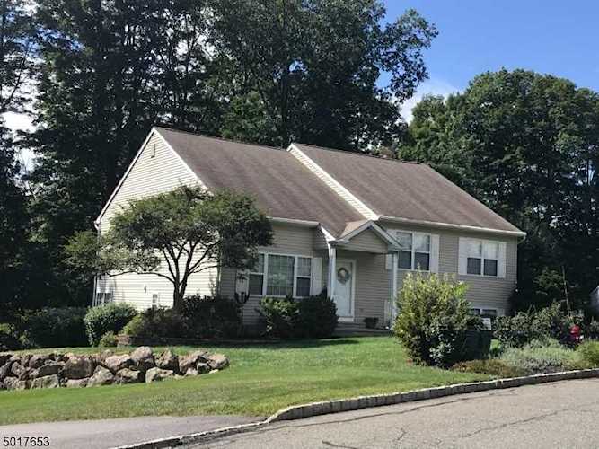 19 Towpath Ln Stanhope Boro, NJ 07874