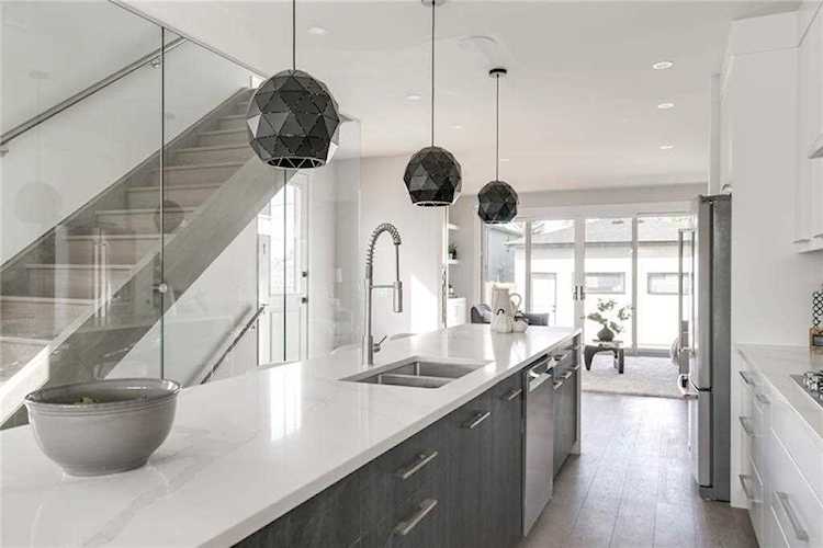 613 Alberta Ave SE Calgary, AB T2G 4K5
