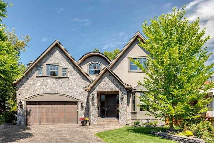 14 Windsor Crescent SW Calgary, AB T2V 1V3