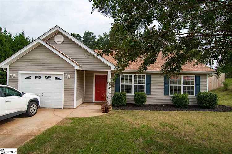 106 Whileaway Ct Taylors, SC 29687
