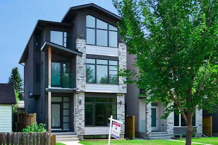 516B 9 St NE Calgary, AB t2e 4k5