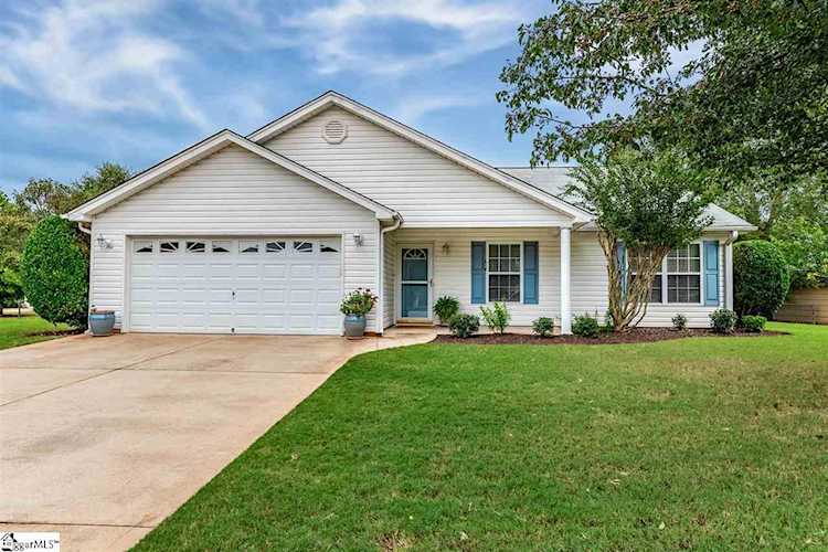 4 Spring Sky Ct Taylors, SC 29687