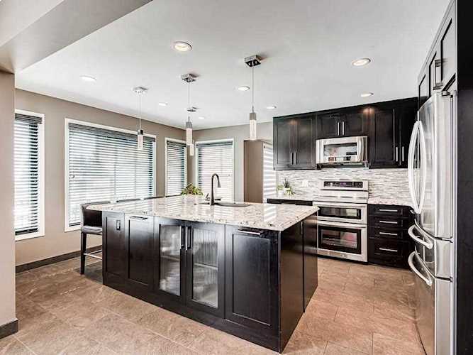 47 Hawkfield Rise NW Calgary, AB T3G 1Z6