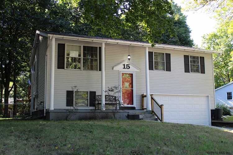 15 Tamarack Tr Saratoga Springs, NY 12866
