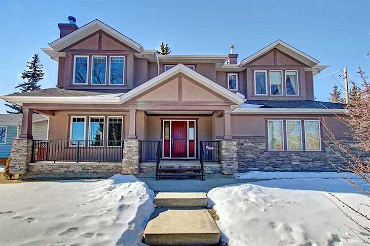 2603 45 St SW Calgary, AB T3E 3S9