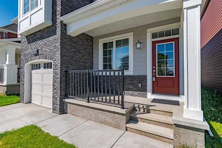 37 Yorkville Green SW Calgary, AB T2X 4J8