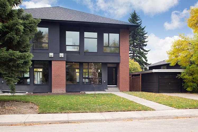 52 Heston St NW Calgary, AB T2K 2C1