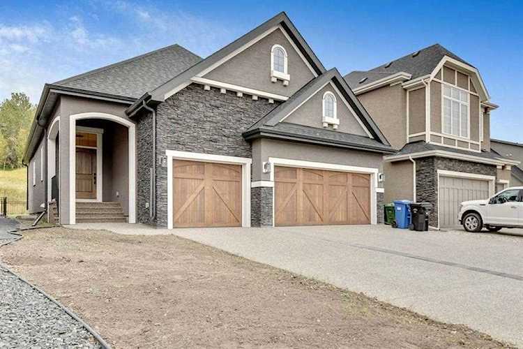 184 Cranbrook Dr SE Calgary, AB T3M 2S7