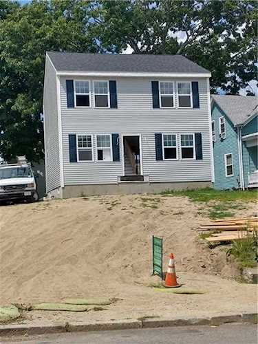 41 Cleveland St Central Falls, RI 02863