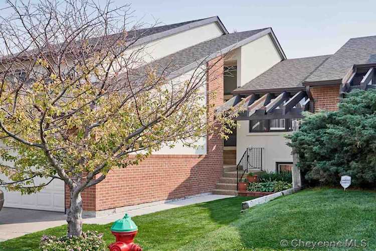 215 Cascade Ave Cheyenne, WY 82009
