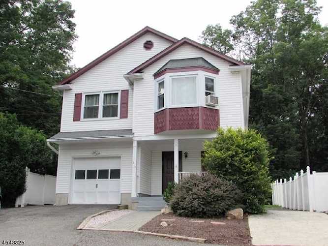 313 Wills Ave Hopatcong Boro, NJ 07874