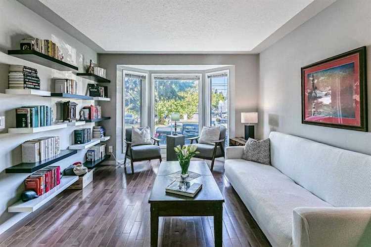 2119 34 Ave SW #1 Calgary, AB T2T 2C5