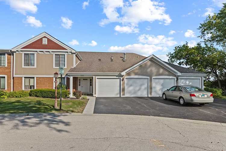 393 Thornhill Ct #D1 Schaumburg, IL 60193