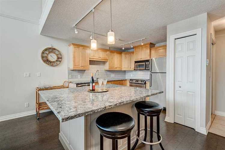 630 10 St NW #408 Calgary, AB T2N 1W3