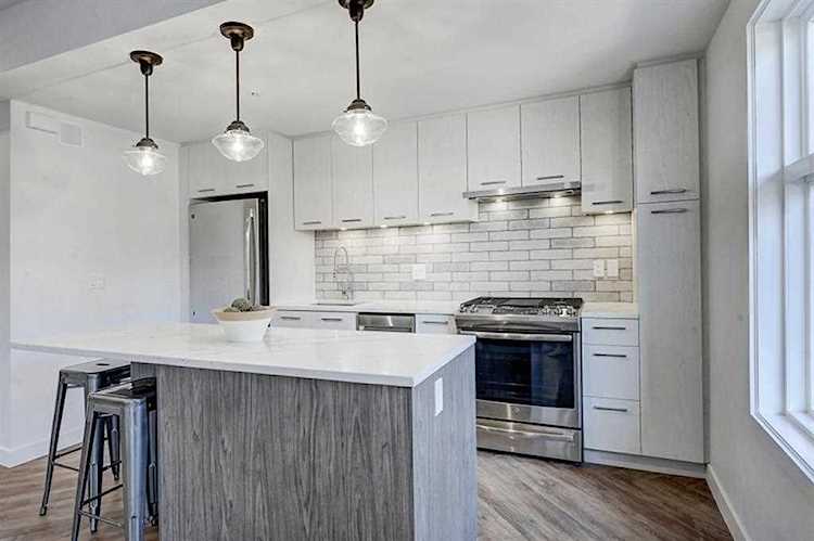 1708 36 Ave SW #12 Calgary, AB T2T 2G3