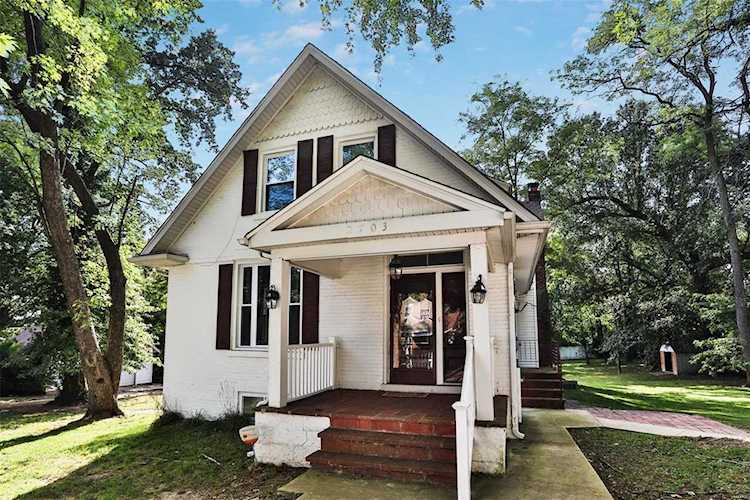 2703 Summit Ave St Louis, MO 63114