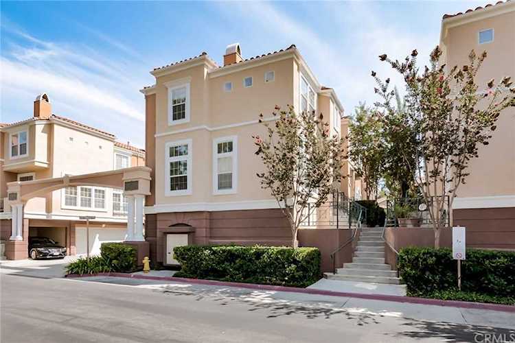 15 Cetinale Aisle Irvine, CA 92606