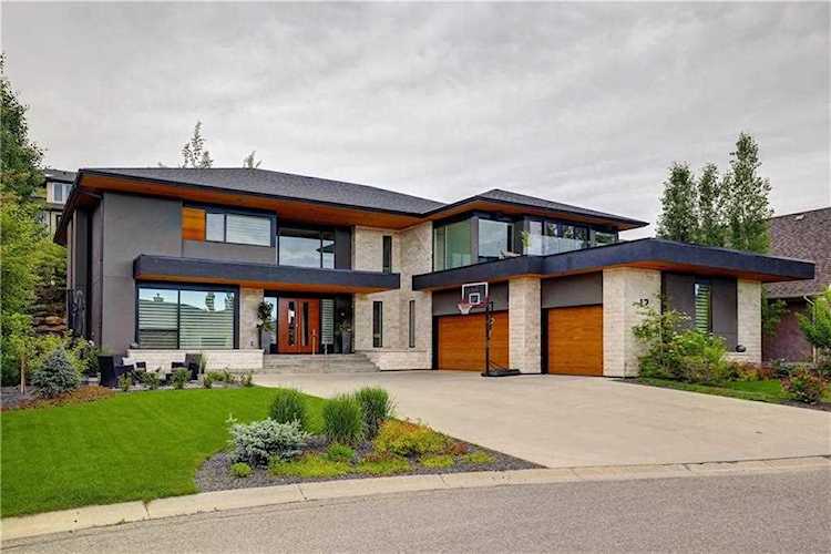 12 Spring Valley Mews SW Calgary, AB T3H 5N1