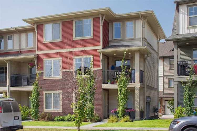32 Horseshoe Crescent #501 Cochrane, AB T4C 2P4
