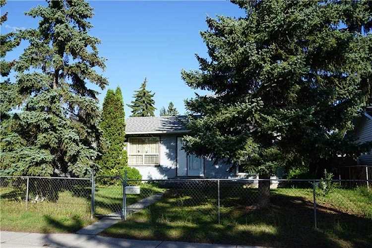 1071 Penrith Crescent SE Calgary, AB T2A 2H6