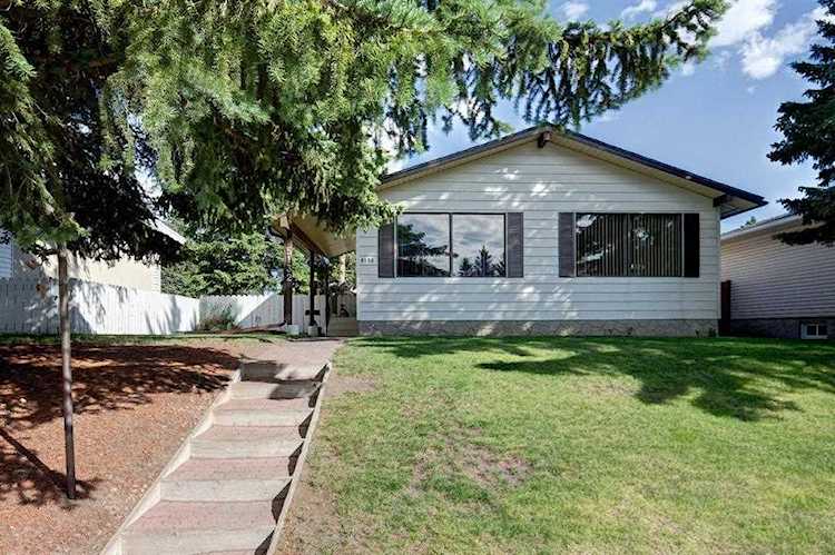 5132 48 St NW Calgary, AB T3A 0S9