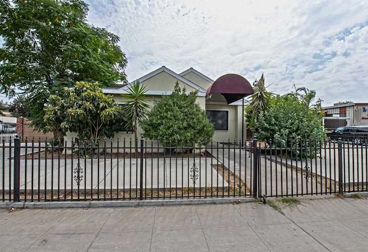 2858 E Olive Avenue Fresno, CA 93701