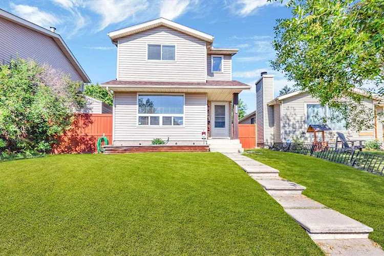 208 Erin Dale Place SE Calgary, AB T2B 2R7