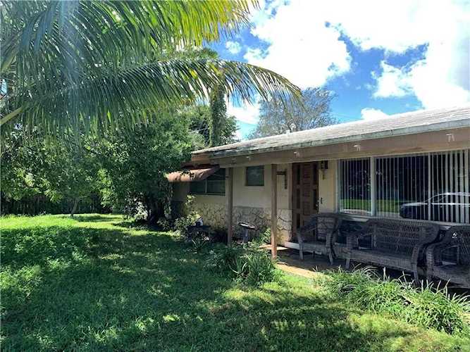 661 SE 2nd Ter Pompano Beach, FL 33060