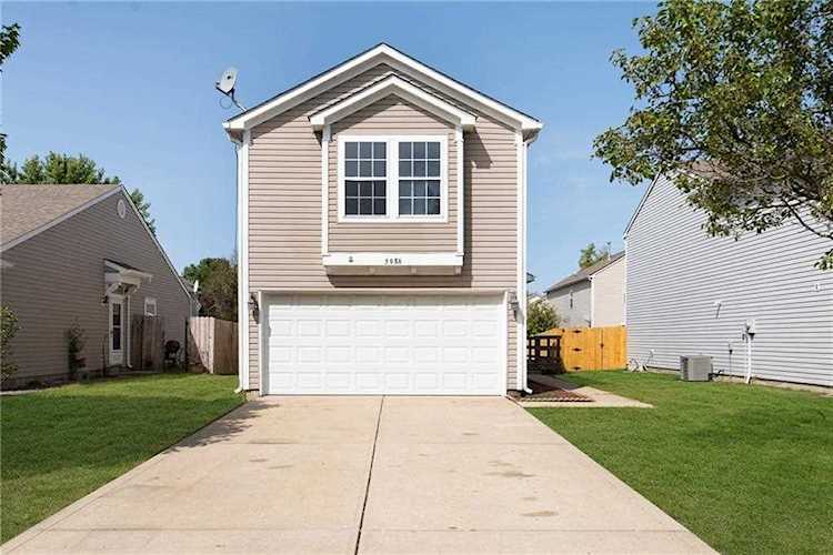 5986 Claymont Boulevard Plainfield, IN 46168 | MLS 21738758 Photo 1
