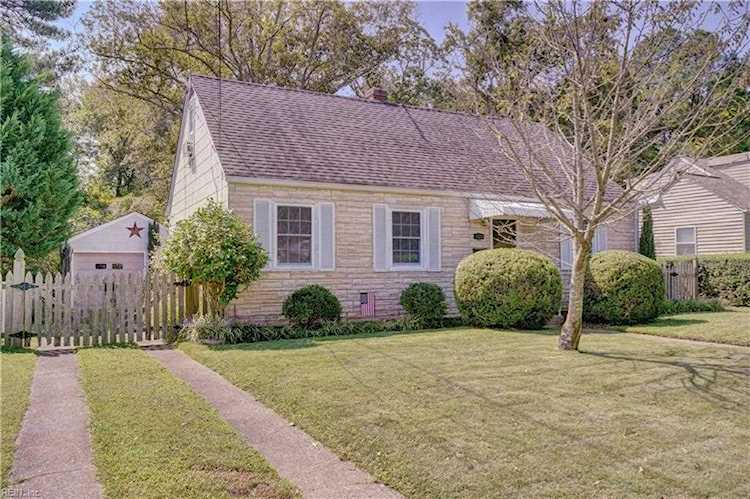 1323 Sunset Dr Norfolk, VA 23503