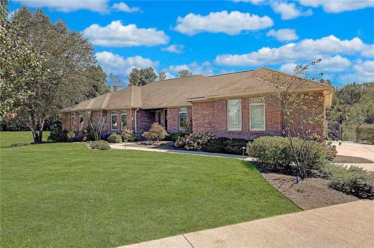 5060 Somerset Lane Columbus, IN 47201