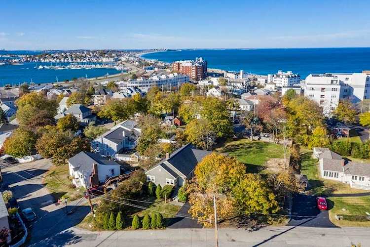 40 Shore Garden Rd Hull, MA 02045
